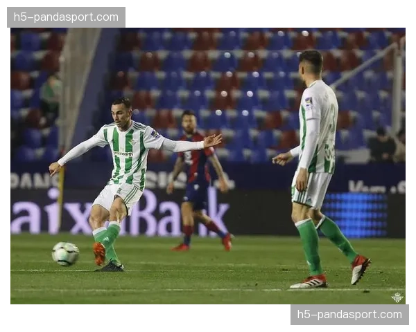 贝蒂斯0-0闷平西班牙人，双方门将发挥出色互交白卷